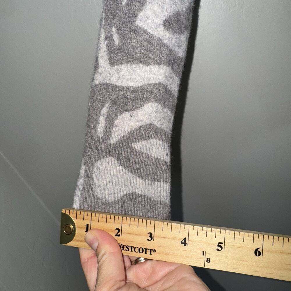 Equipment Femme 100% Cashmere Sweater Zebra Print Gray- SHRUNKEN SEE MEASUREMENT - Picture 7 of 9